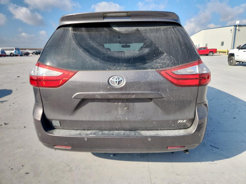 Toyota SIENNA XLE 2016 — Copart
