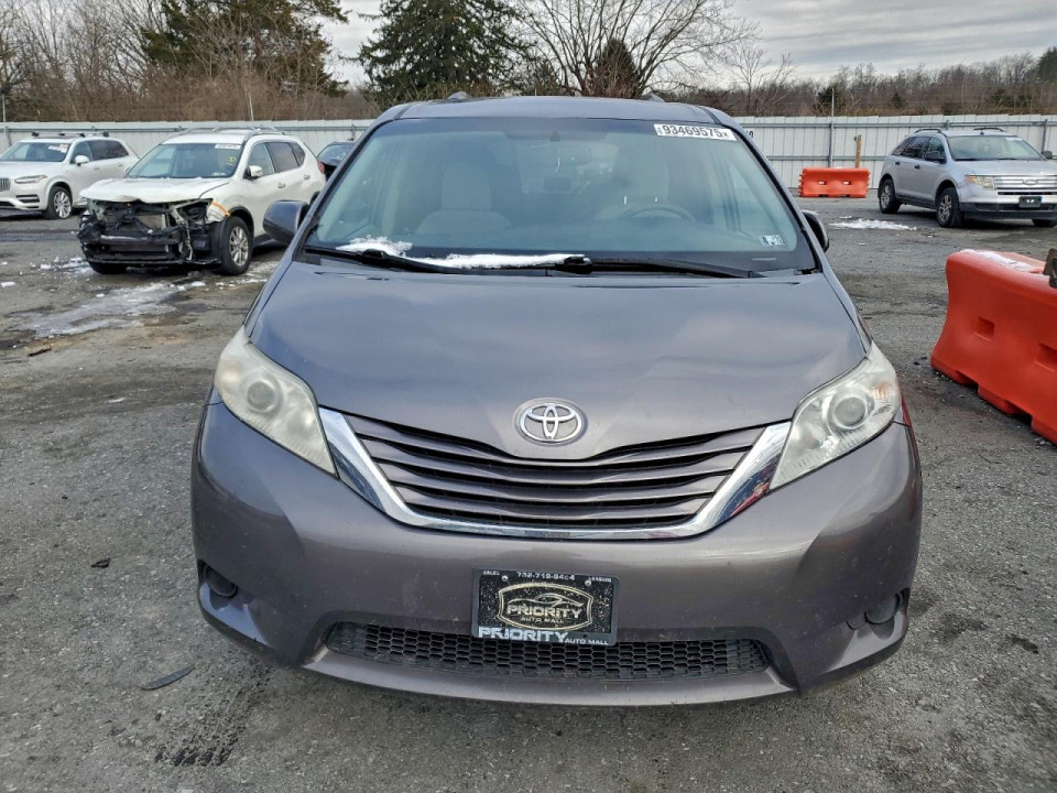 Toyota SIENNA LE 2017 — Copart