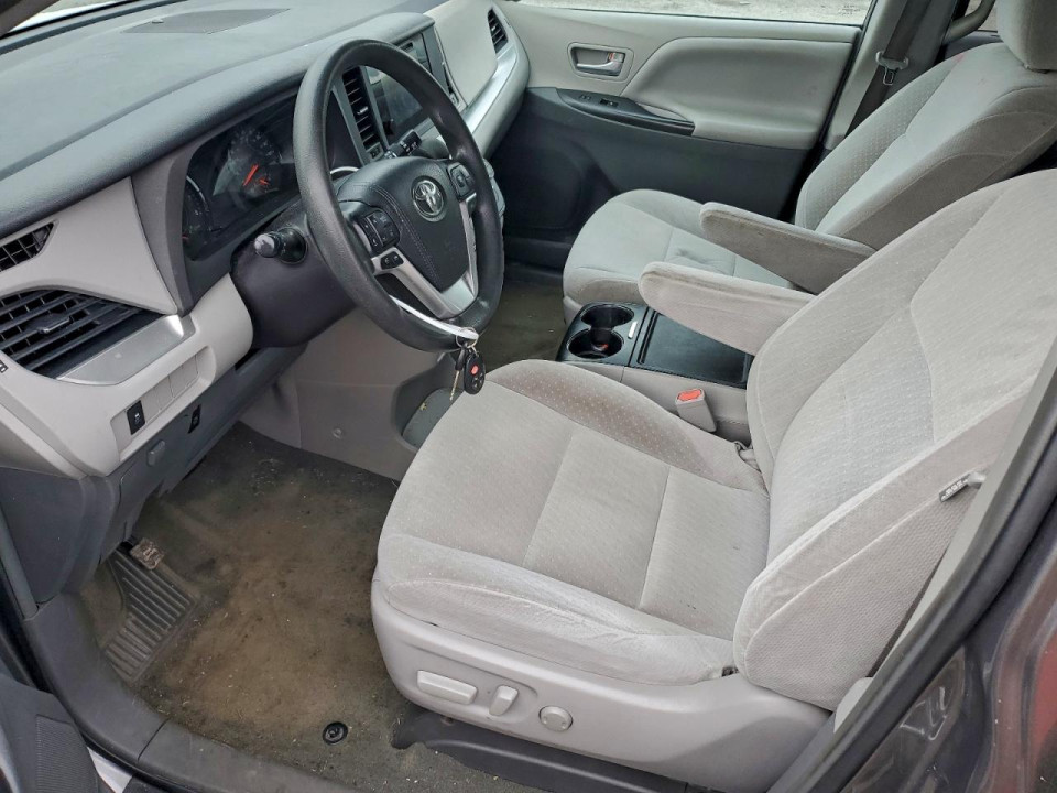 Toyota SIENNA LE 2017 — Copart