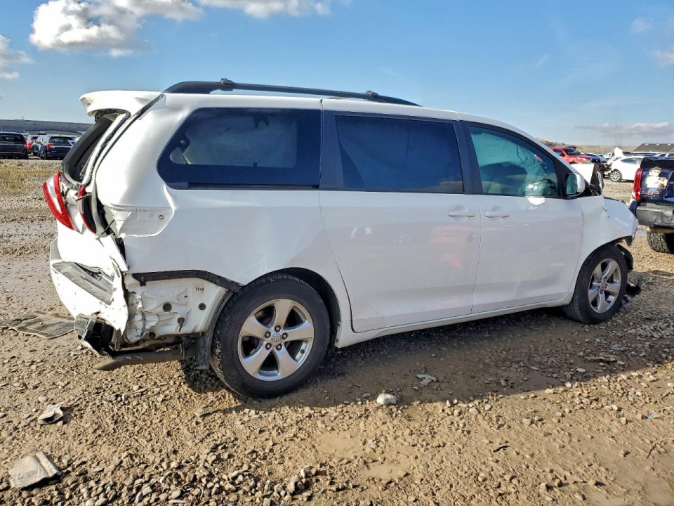 Toyota SIENNA LE 2015 — Copart