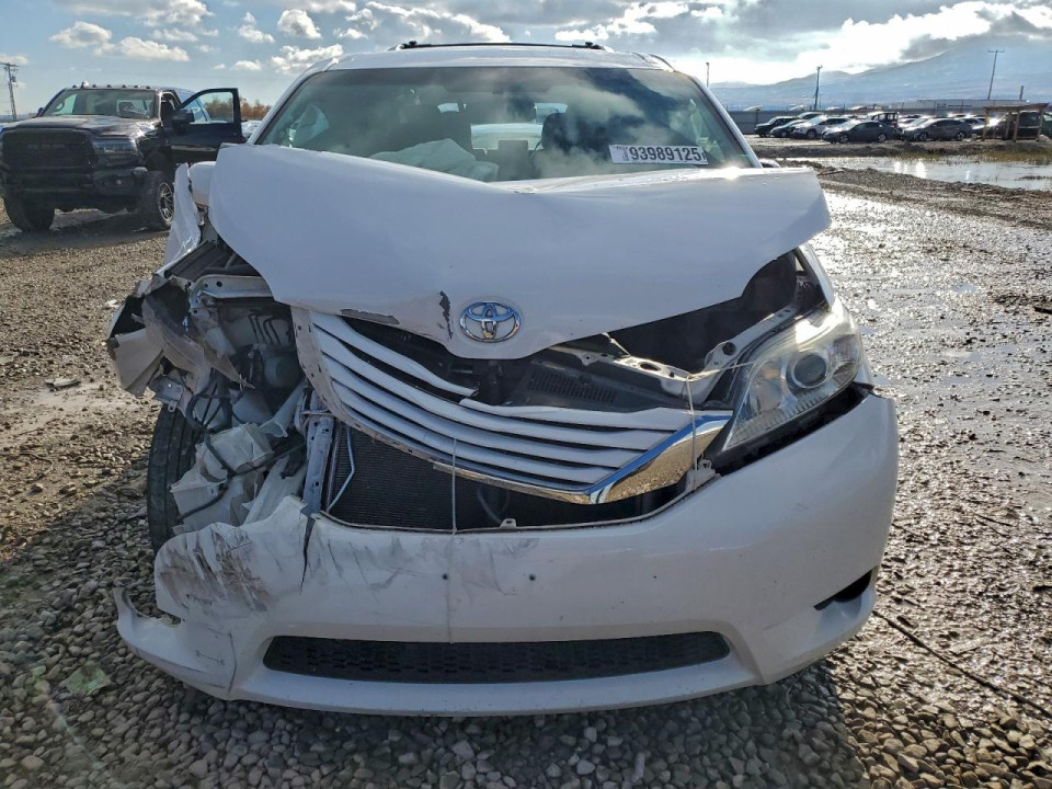 Toyota SIENNA LE 2015 — Copart