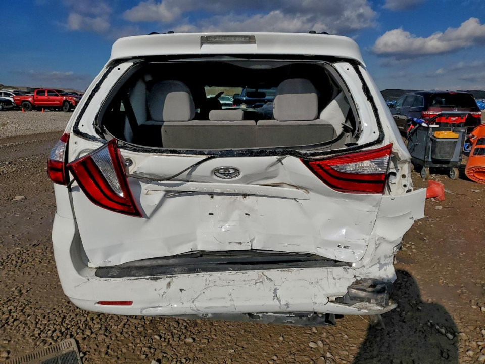 Toyota SIENNA LE 2015 — Copart