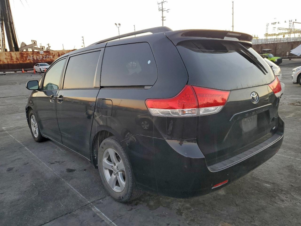 Toyota SIENNA LE 2012 — Copart