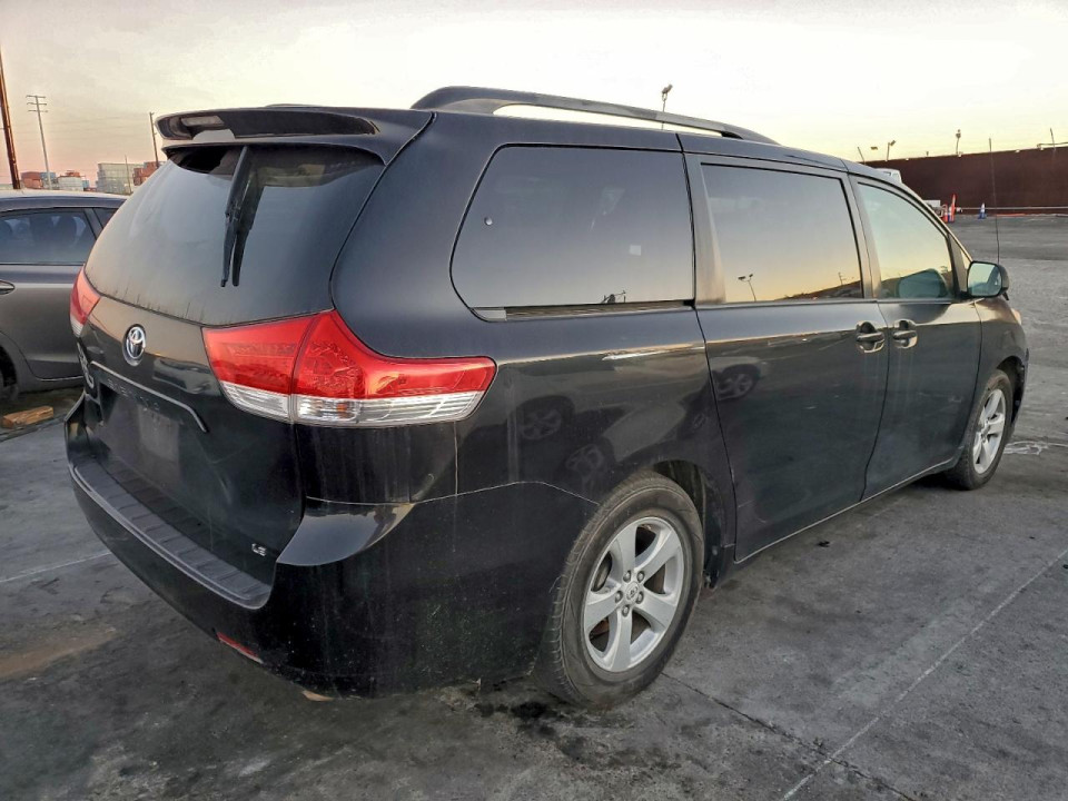Toyota SIENNA LE 2012 — Copart