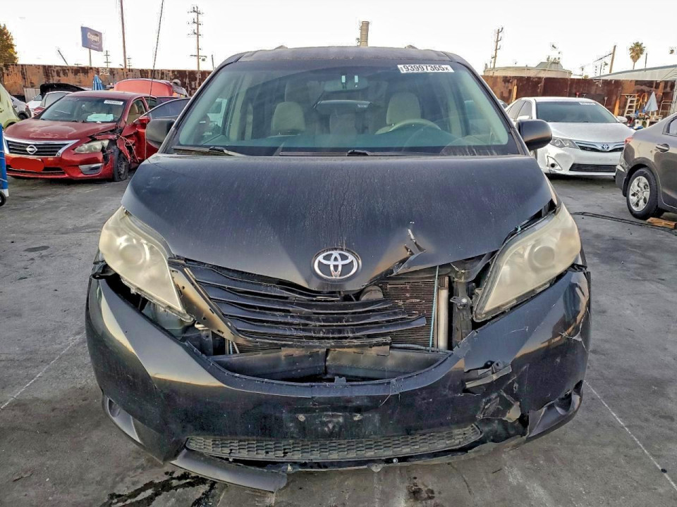 Toyota SIENNA LE 2012 — Copart