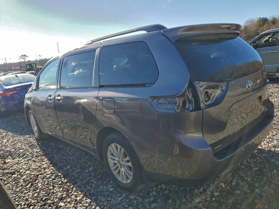 Toyota SIENNA XLE 2017 — Copart