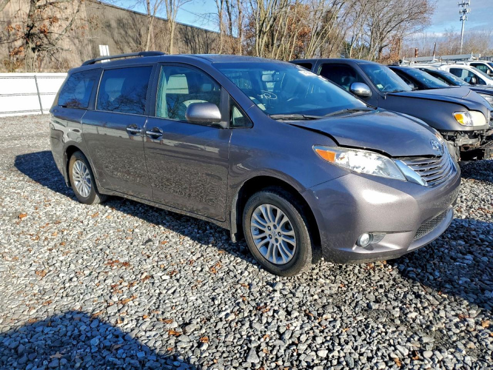 Toyota SIENNA XLE 2017 — Copart