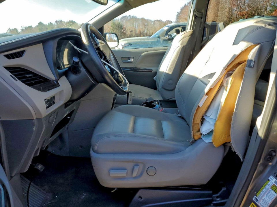 Toyota SIENNA XLE 2017 — Copart