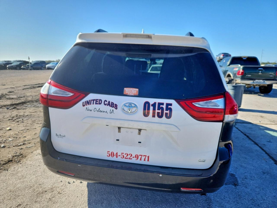 Toyota SIENNA LE 2018 — Copart