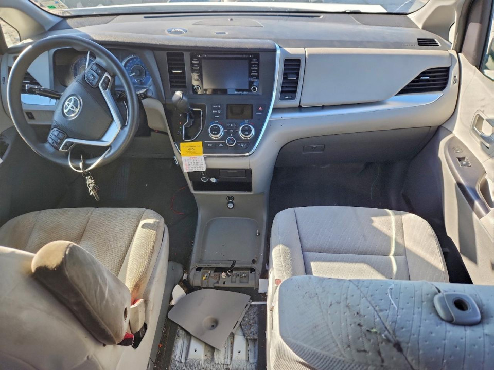 Toyota SIENNA LE 2018 — Copart