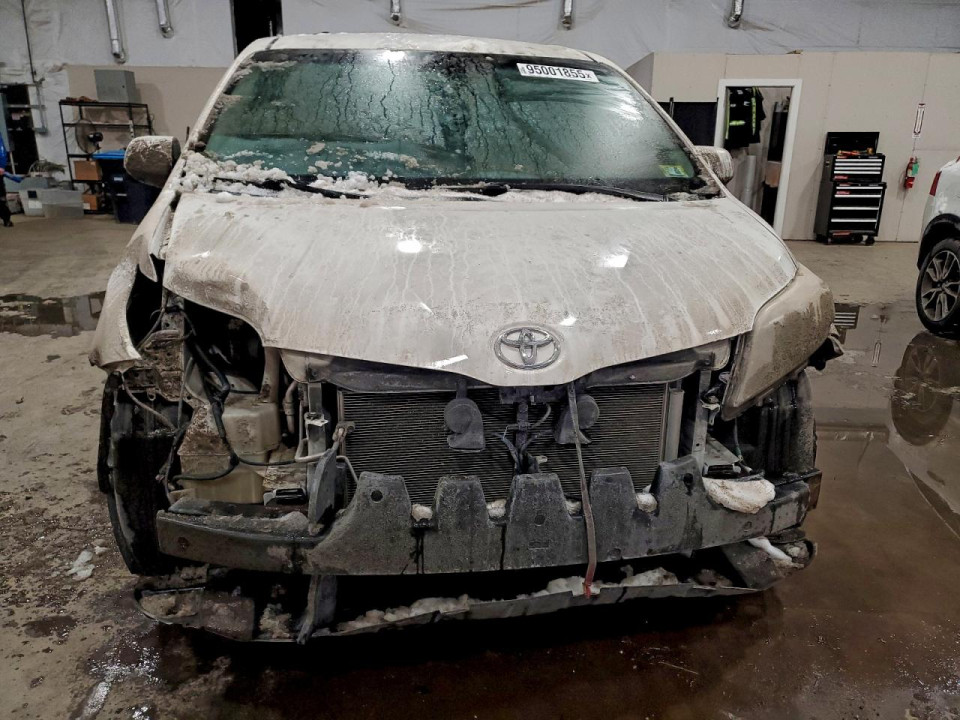 Toyota SIENNA LE 2014 — Copart