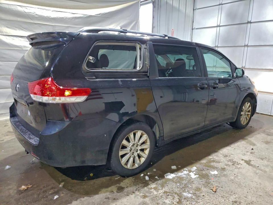 Toyota SIENNA LE 2011 — Copart