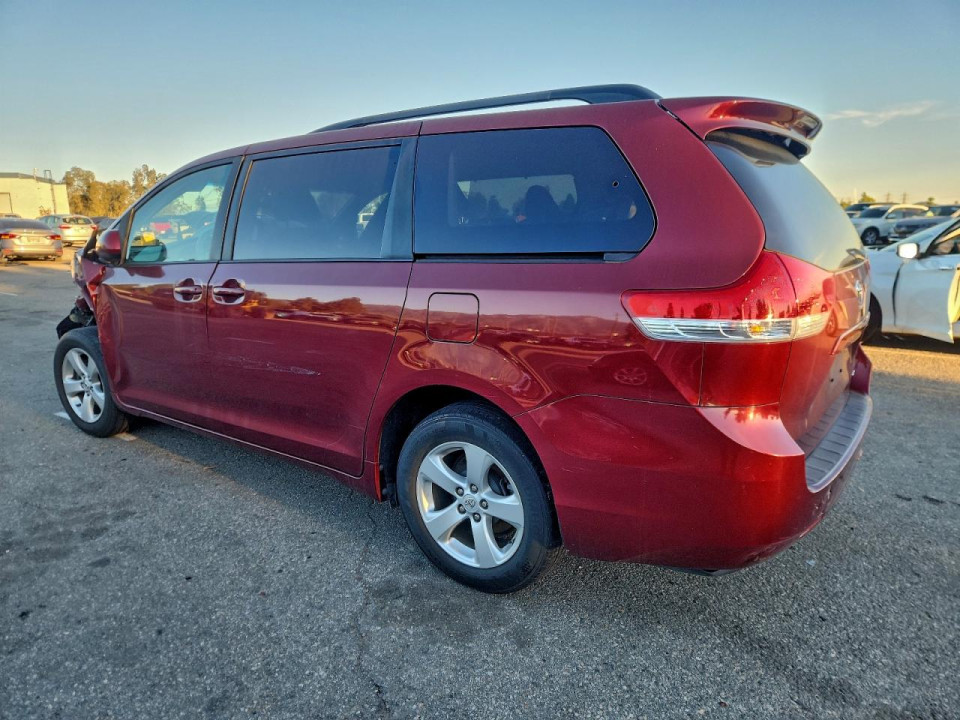 Toyota SIENNA LE 2013 — Copart