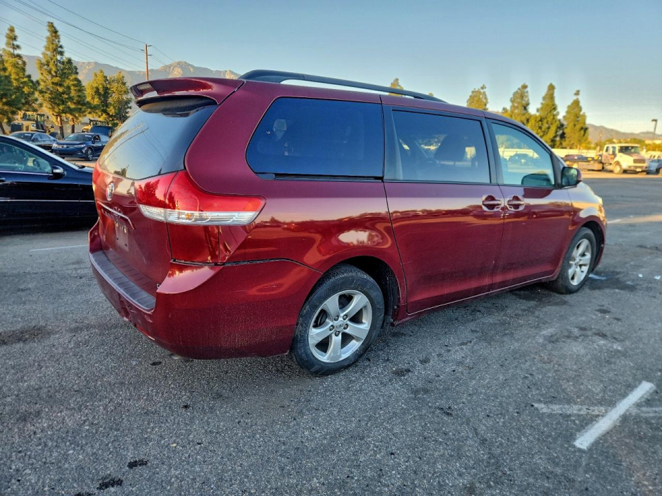 Toyota SIENNA LE 2013 — Copart