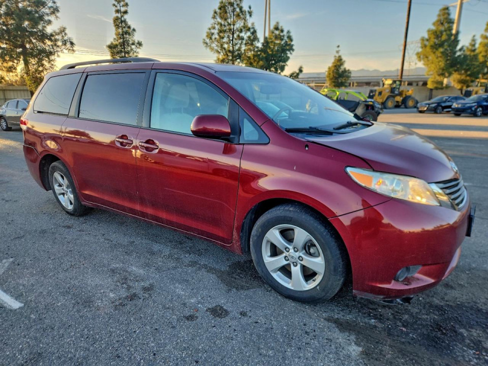 Toyota SIENNA LE 2013 — Copart