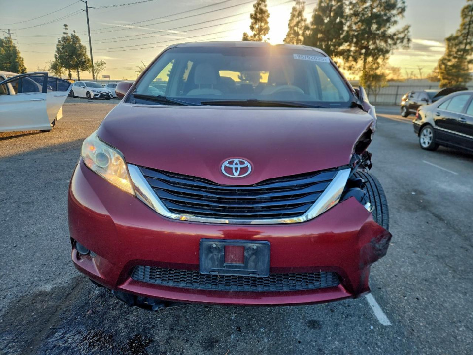 Toyota SIENNA LE 2013 — Copart