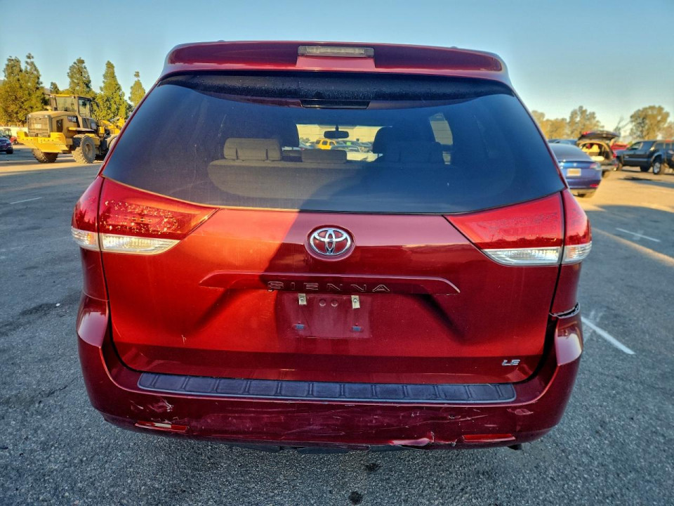 Toyota SIENNA LE 2013 — Copart
