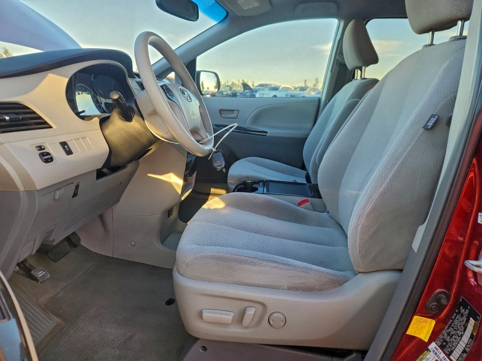 Toyota SIENNA LE 2013 — Copart