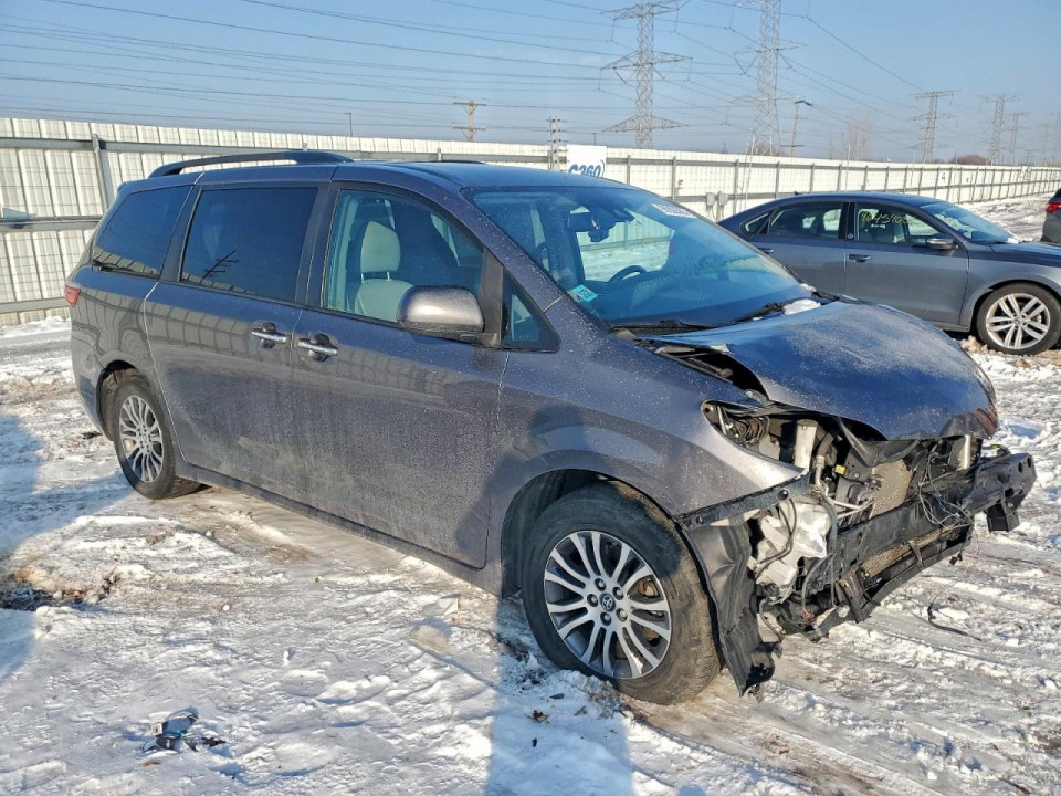 Toyota SIENNA XLE 2019 — Copart