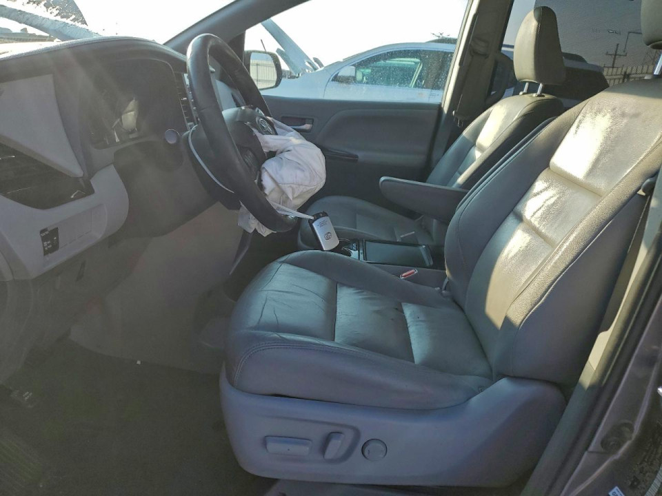 Toyota SIENNA XLE 2019 — Copart