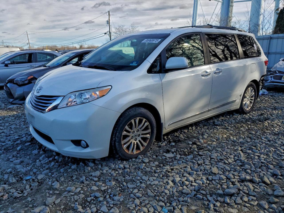 Toyota SIENNA XLE 2016 — Copart