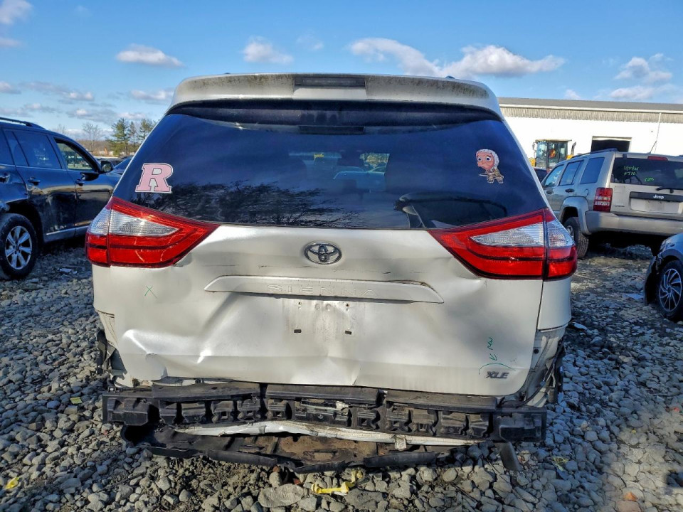 Toyota SIENNA XLE 2016 — Copart