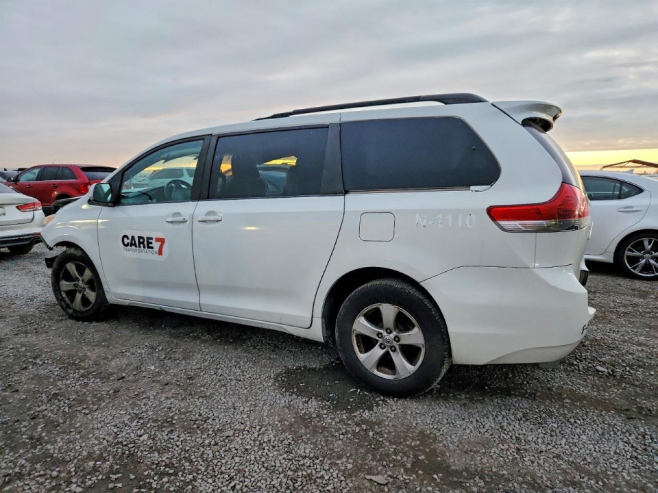 Toyota SIENNA LE 2013 — Copart