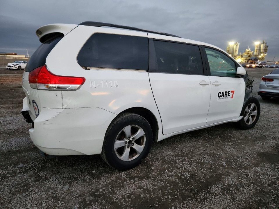 Toyota SIENNA LE 2013 — Copart