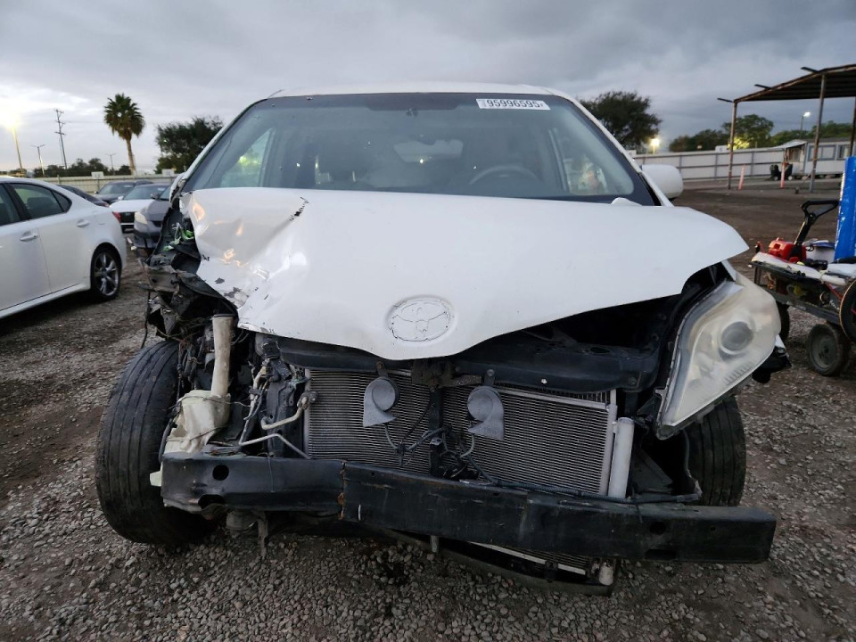 Toyota SIENNA LE 2013 — Copart