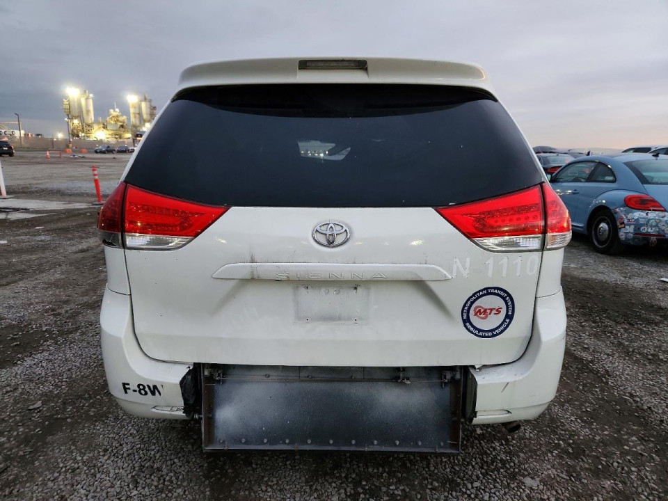 Toyota SIENNA LE 2013 — Copart