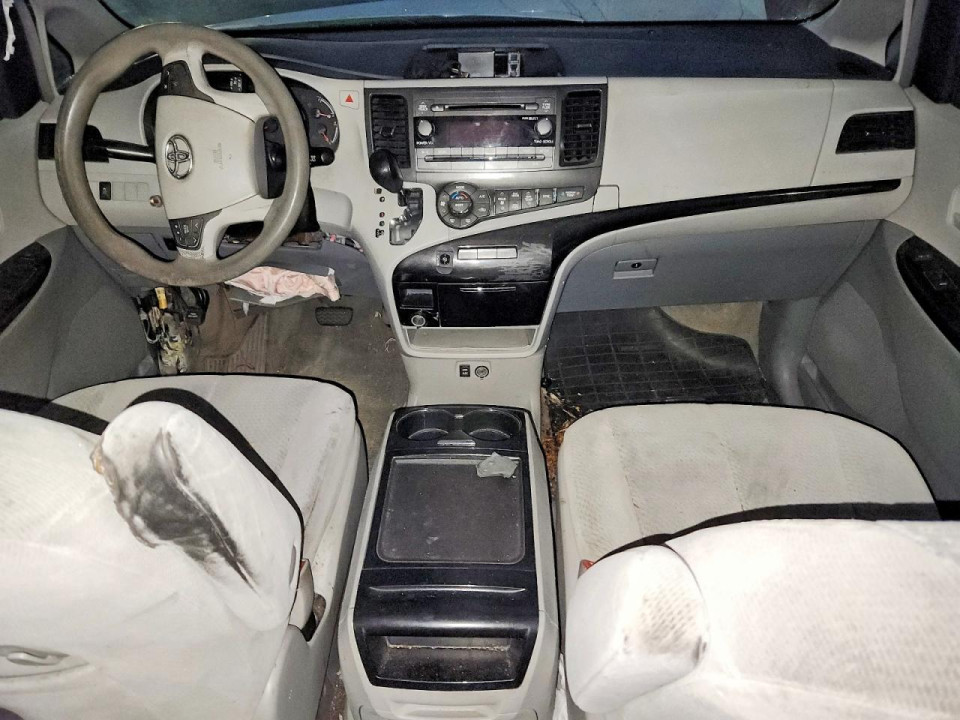 Toyota SIENNA LE 2013 — Copart