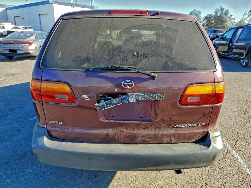 Toyota SIENNA LE 1998 — Copart