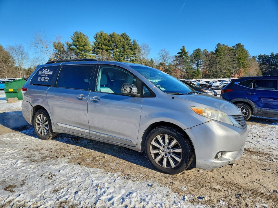 Toyota SIENNA XLE 7-PASSENGER 2013 — Copart