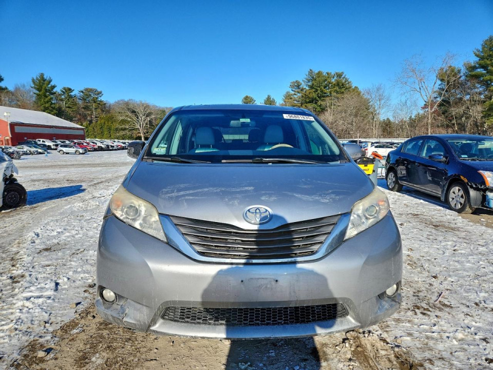 Toyota SIENNA XLE 7-PASSENGER 2013 — Copart