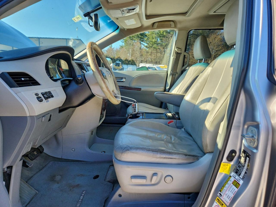 Toyota SIENNA XLE 7-PASSENGER 2013 — Copart
