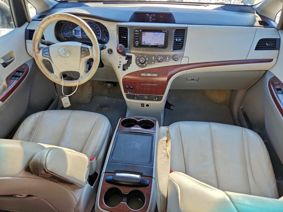 Toyota SIENNA XLE 7-PASSENGER 2013 — Copart