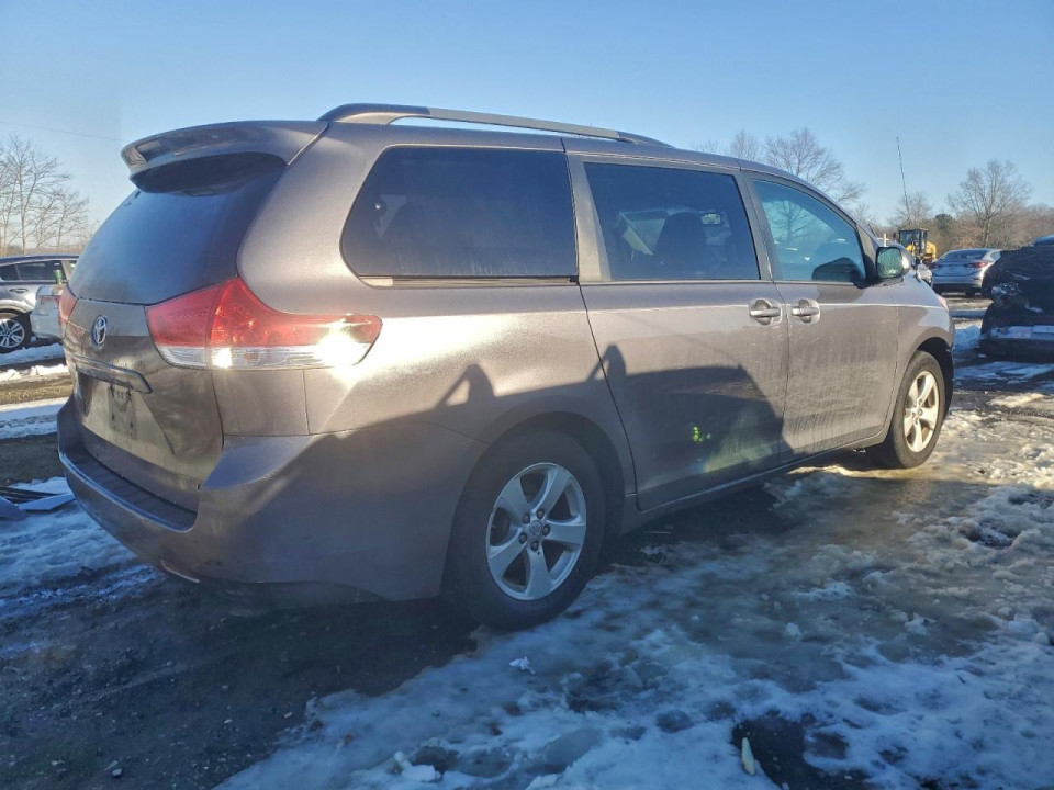 Toyota SIENNA 2013 — Copart