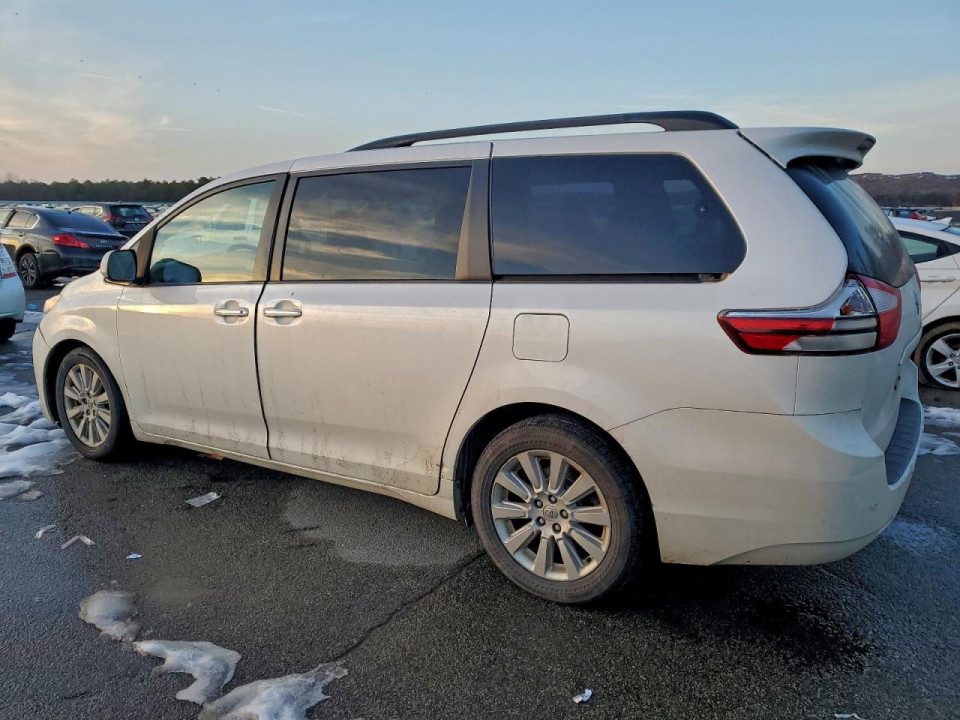 Toyota SIENNA XLE 2015 — Copart