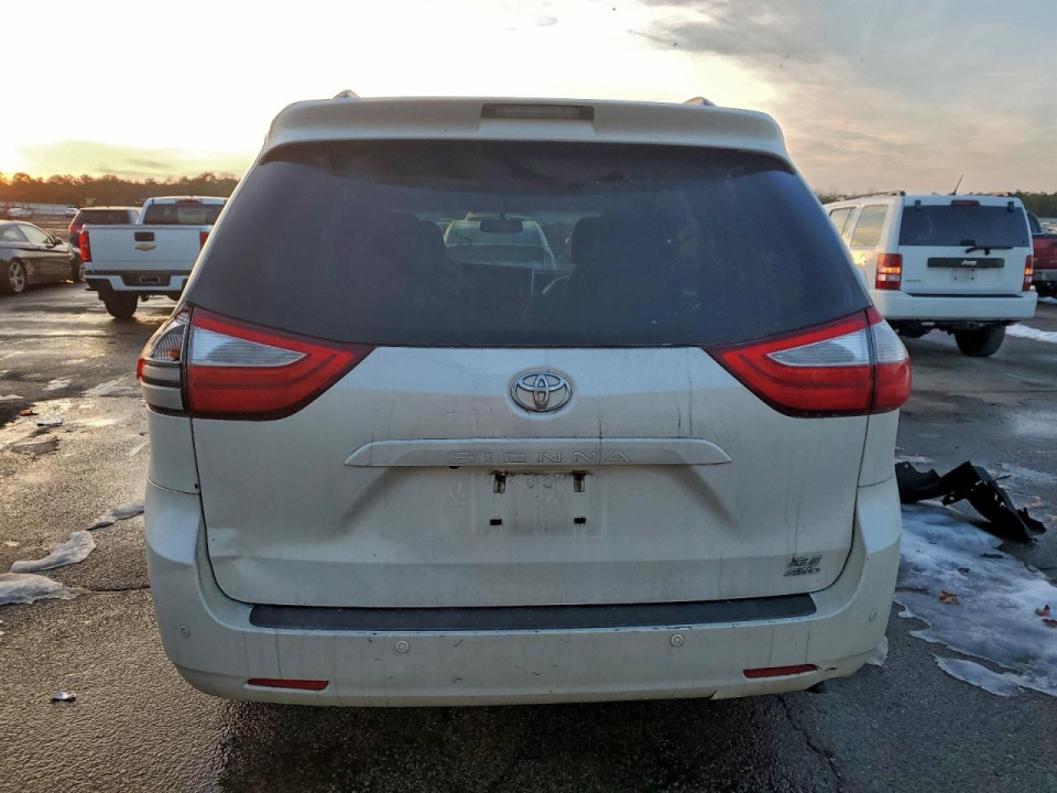 Toyota SIENNA XLE 2015 — Copart