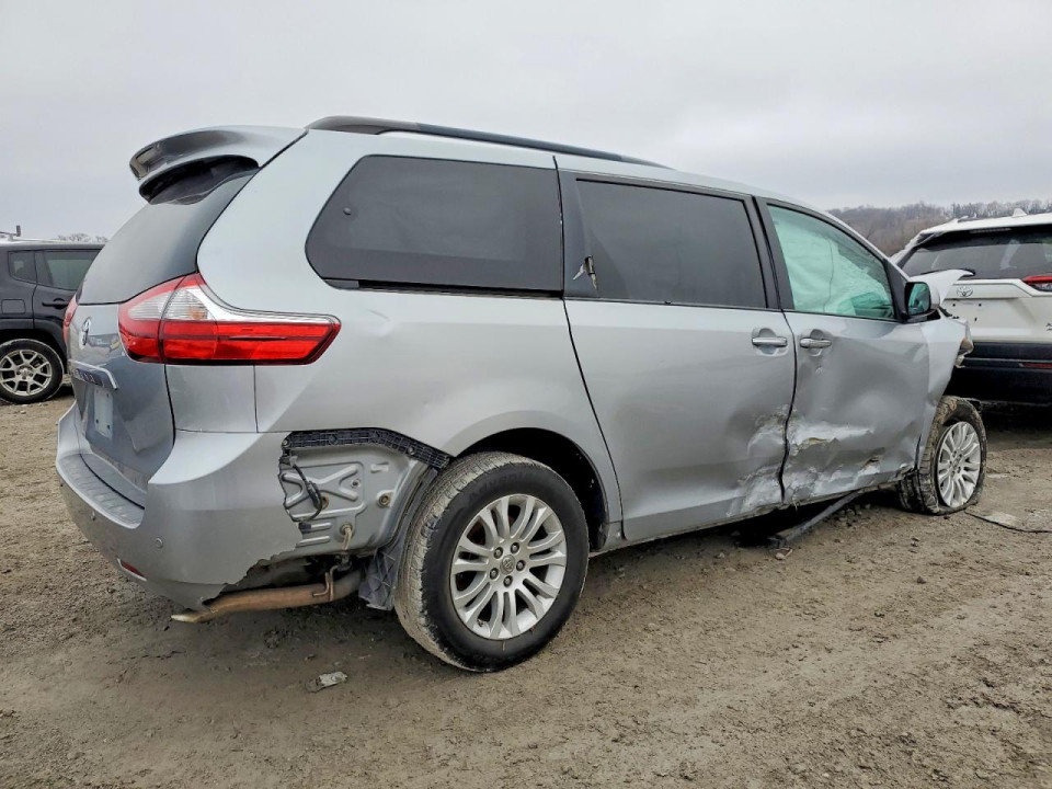 Toyota SIENNA XLE 2015 — Copart