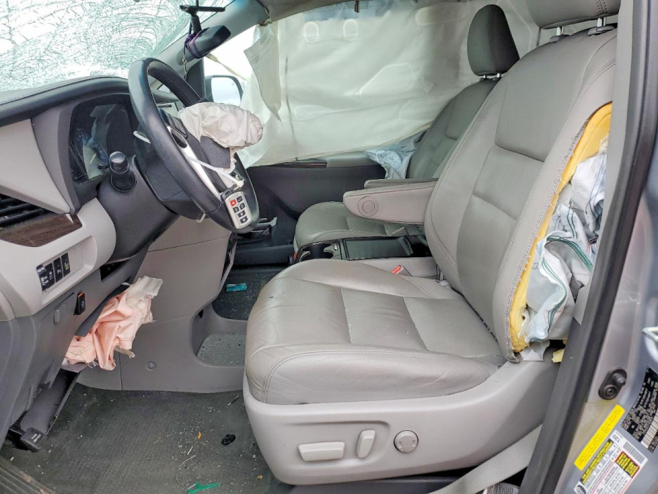 Toyota SIENNA XLE 2015 — Copart
