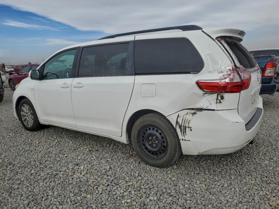 Toyota SIENNA LE 2016 — Copart