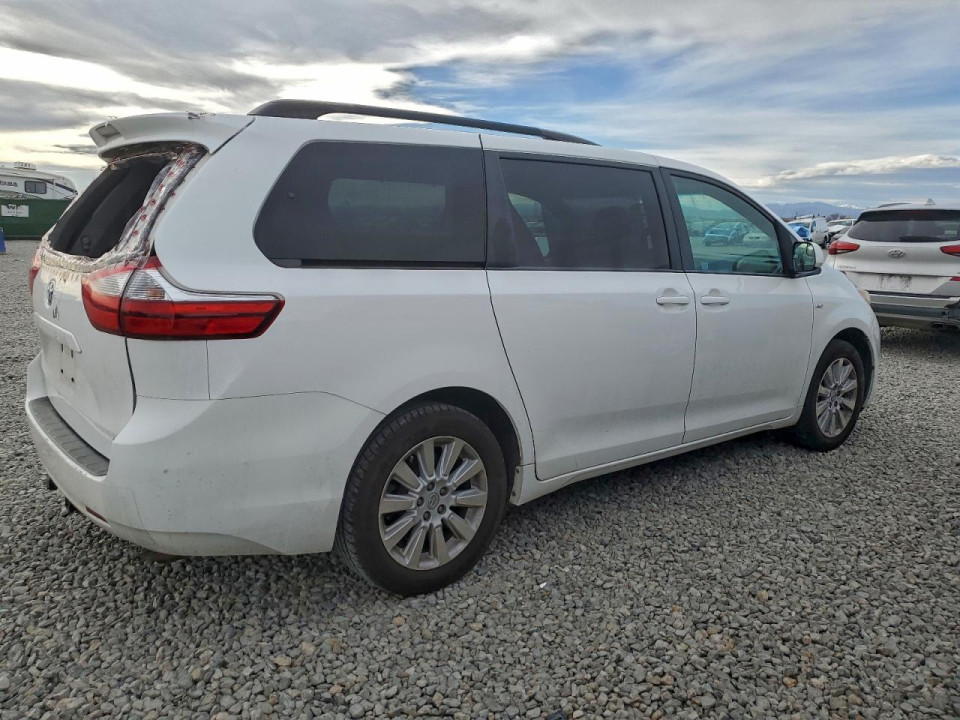Toyota SIENNA LE 2016 — Copart
