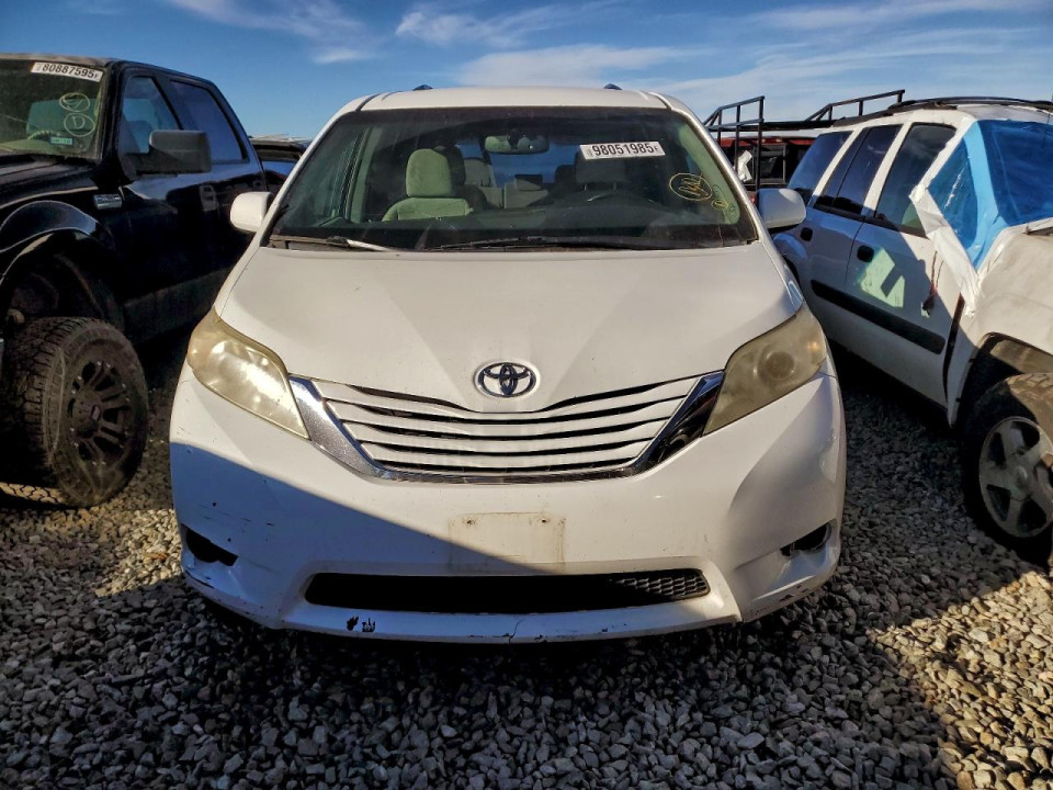 Toyota SIENNA LE 2016 — Copart