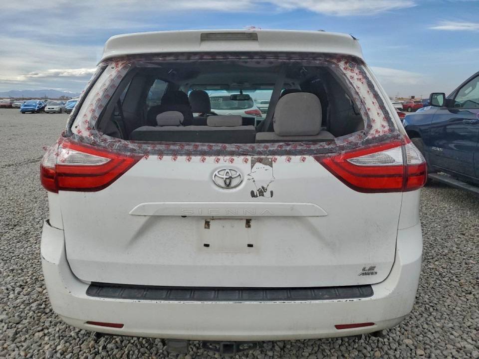 Toyota SIENNA LE 2016 — Copart