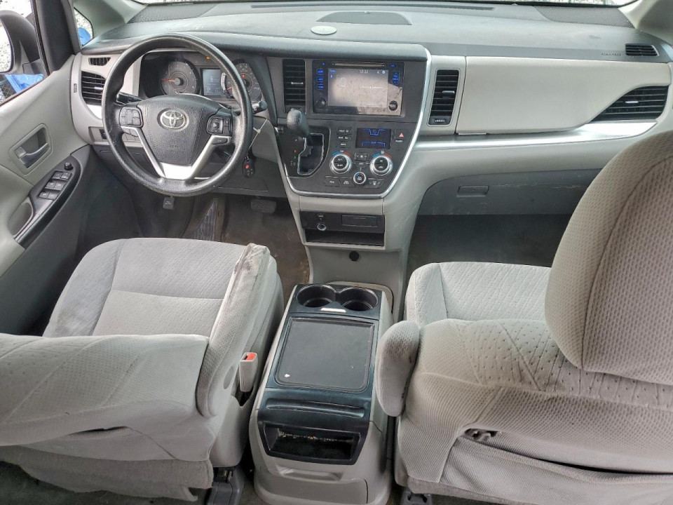 Toyota SIENNA LE 2016 — Copart