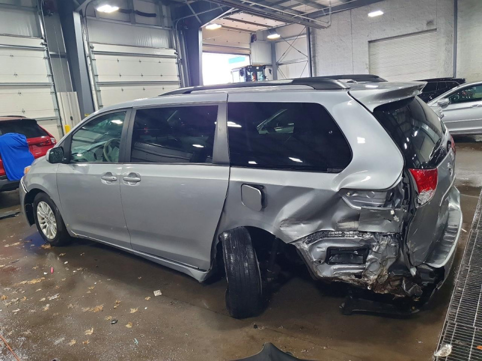Toyota SIENNA XLE 8-PASSENGER 2012 — Copart