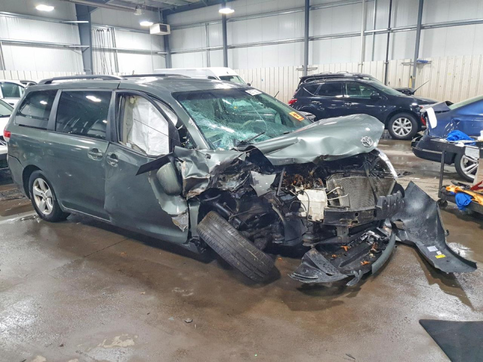 Toyota SIENNA LE 2014 — Copart