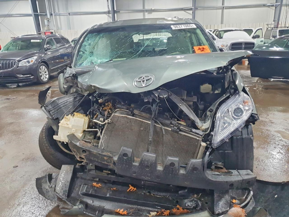 Toyota SIENNA LE 2014 — Copart