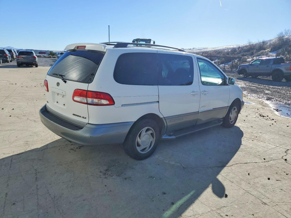 Toyota SIENNA LE 2001 — Copart